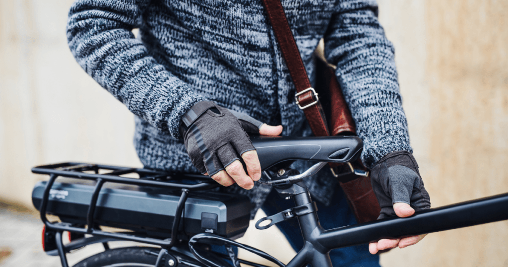 What Should You Not Wear When Riding A Bike