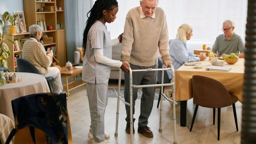 Best-walkers-after-hip-surgery-with-caregiver-support-during-recovery.