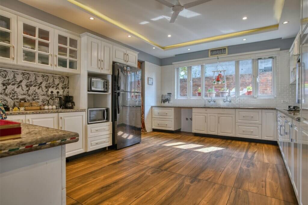 Beautiful Clutter Free Kitchen For Your Safety